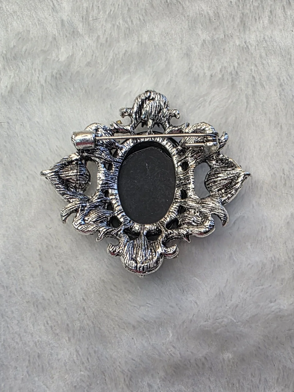 Vintage-Inspired Blue Cameo Brooch with Dark Blue Accents